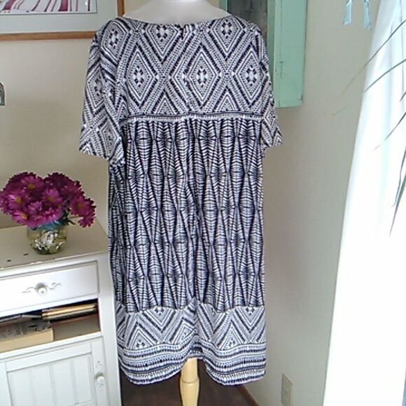 Avon Border Print Shift Dress - Picture 5 of 8